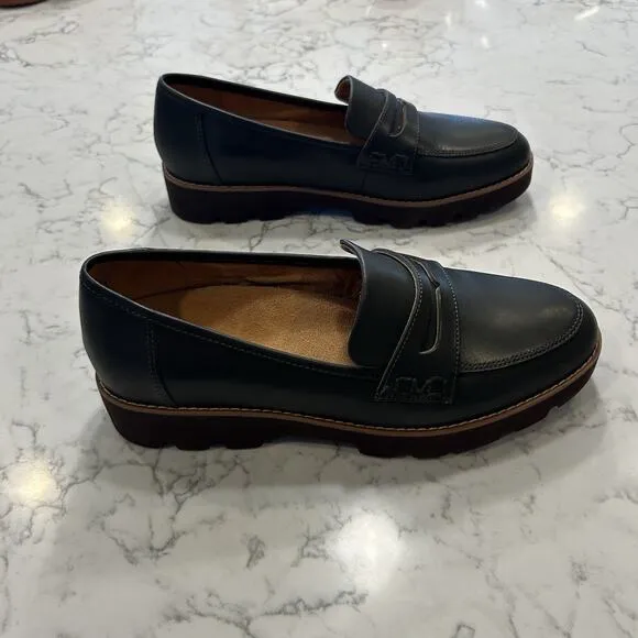 Vionic Dark Green Leather Cheryl II Closed Toe Loafer Shoes Size 9