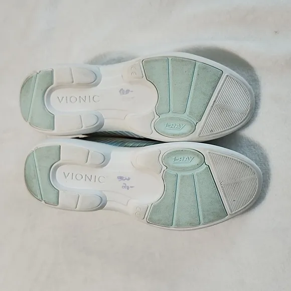 Vionic Embolden Marshmallow white pale blue knit support  sneaker Women'…