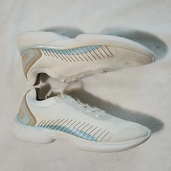 Vionic Embolden Marshmallow white pale blue knit support  sneaker Women'…