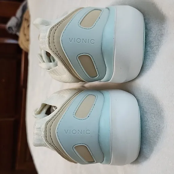 Vionic Embolden Marshmallow white pale blue knit support  sneaker Women'…
