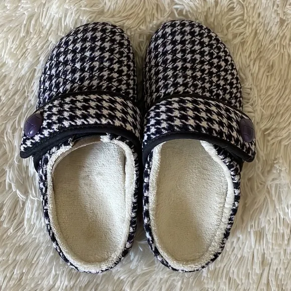 Vionic Orthotic Slippers