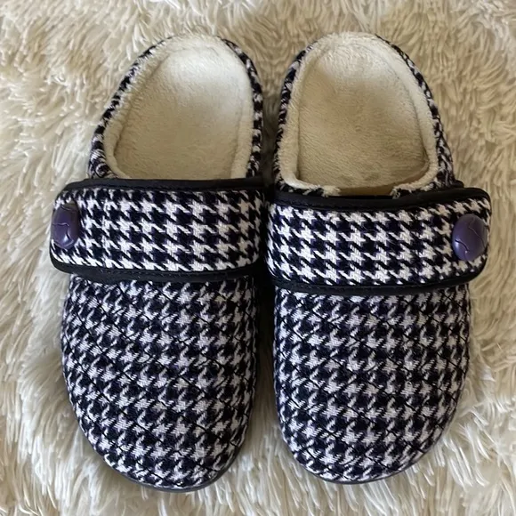 Vionic Orthotic Slippers