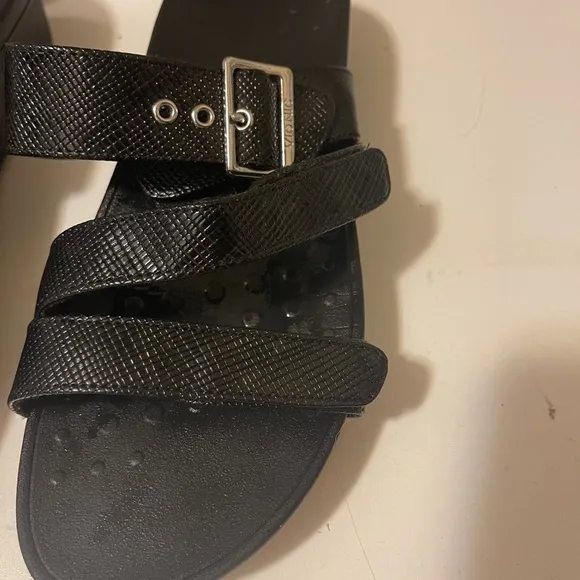 Vionic Pacific Rio Lizard Black Size 11.  in great conditions