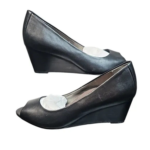 Vionic Proud Bria Peep Toe Wedge Heels Comfortable Black Leather Shoes 7New