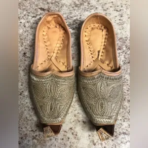 Vtg India Pakistan Child Punjab Silver Embroidered Jutti Curled Toe Leather Shoe