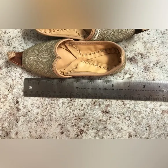 Vtg India Pakistan Child Punjab Silver Embroidered Jutti Curled Toe Leather Shoe