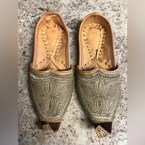 Vtg India Pakistan Child Punjab Silver Embroidered Jutti Curled Toe Leather Shoe