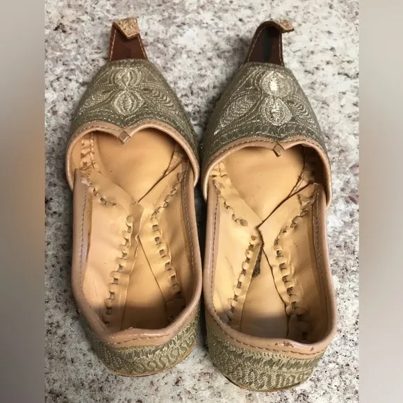 Vtg India Pakistan Child Punjab Silver Embroidered Jutti Curled Toe Leather Shoe