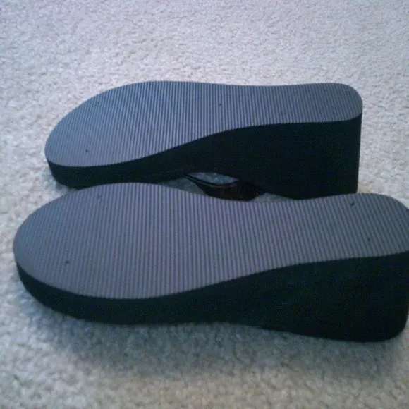 Wedge Platform Flip Flops: Vintage Victoria's Secret - Collin Stuart.  NEW