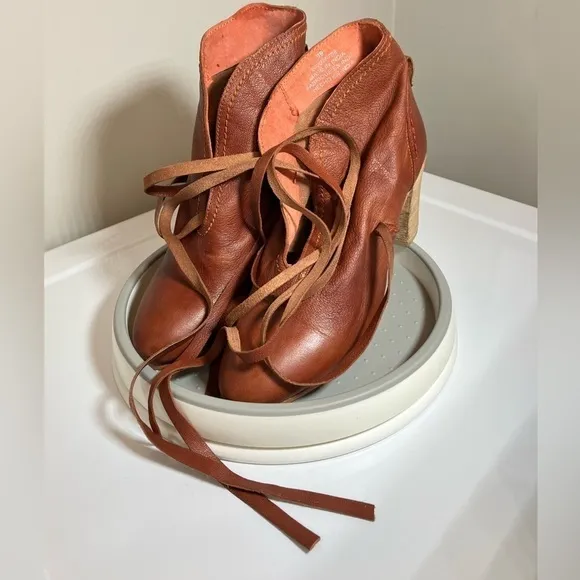 Woman’s Leather Ankle Booties Size 9 Wrap Around Tie Stack Heel Preloved Gentle