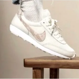 Women Nike Daybreak Sneakers Size 10