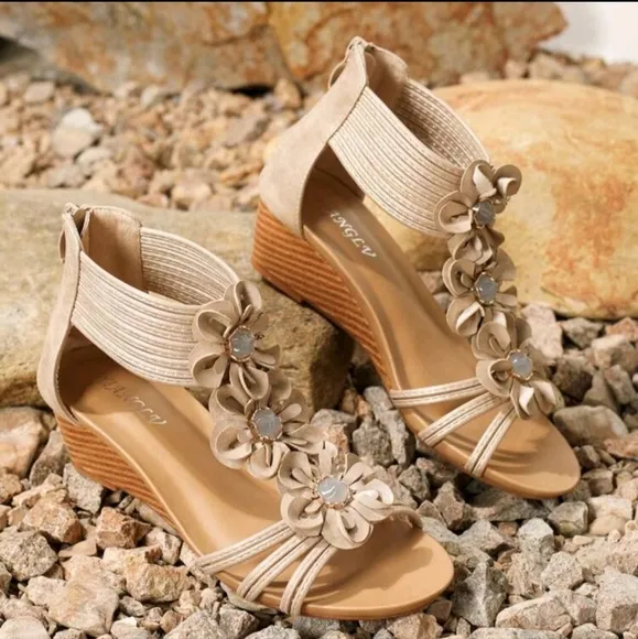 Women's Fashionable Platform Wedge Sandals With Floral Detailing,Zip Closure