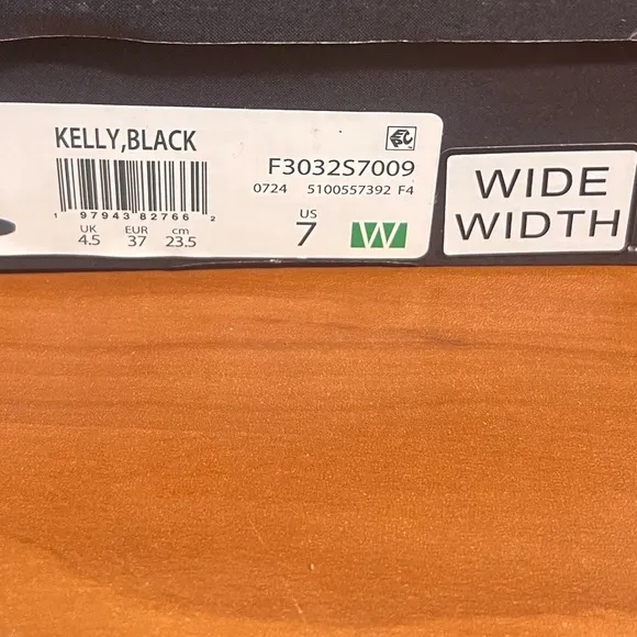 Women’s Naturalizer Kelly Black Velvet Mary Jane Flat with Strap Size 7W NIB