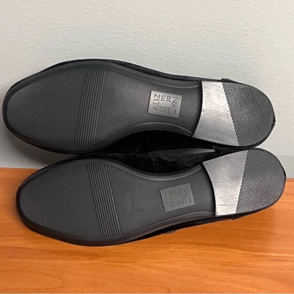 Women’s Naturalizer Kelly Black Velvet Mary Jane Flat with Strap Size 7W NIB