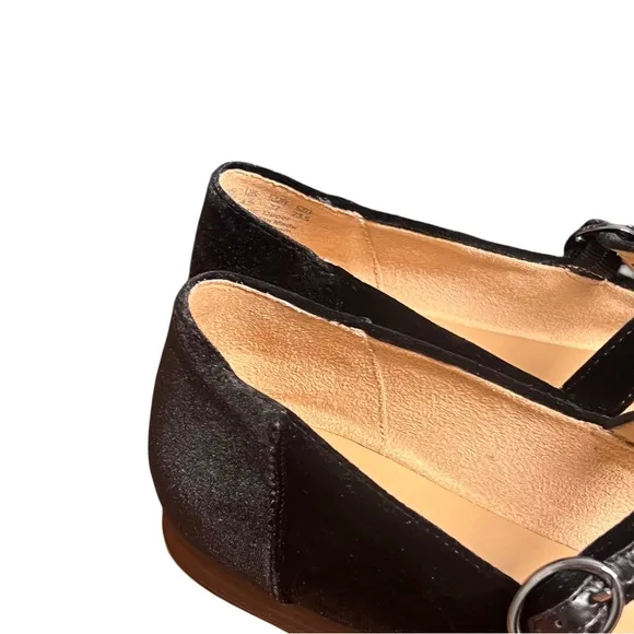 Women’s Naturalizer Kelly Black Velvet Mary Jane Flat with Strap Size 7W NIB