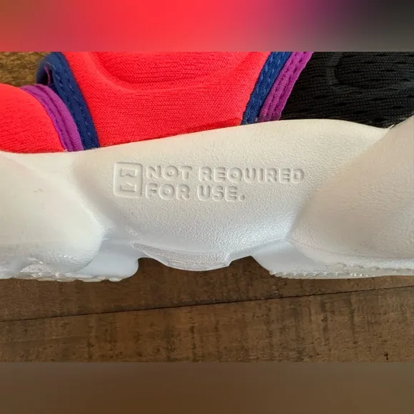 Women’s Nike Aqua Rift Split Toe Shoe - Size 7