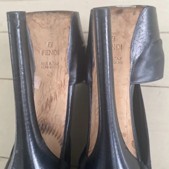 Women’s Open toe stilettos in size 40. Color is black. Med by Fendi.