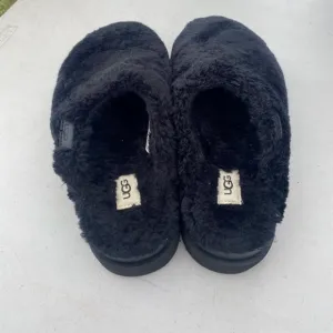 Women’s UGG' Black Fluffy Slippers Size 8