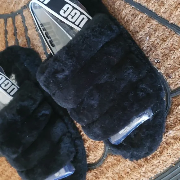Women's UGG fluff fuzz platform shoes size 7...black