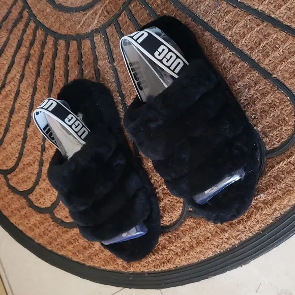 Women's UGG fluff fuzz platform shoes size 7...black