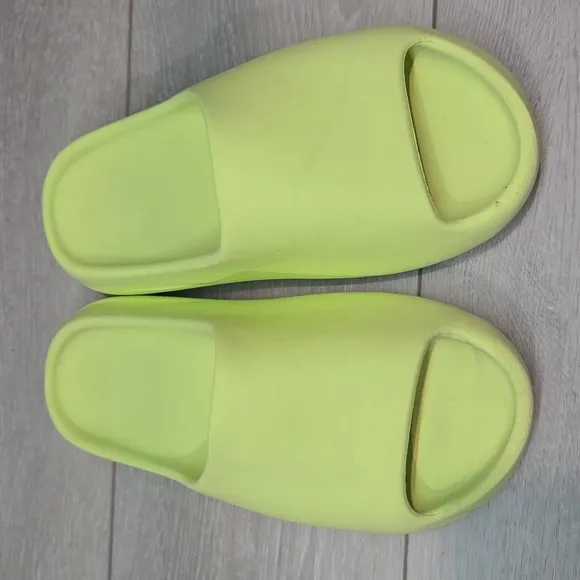 Yeezy Adidas Mens Lime Green Slide Sandals Shoes Sz 8 Slide