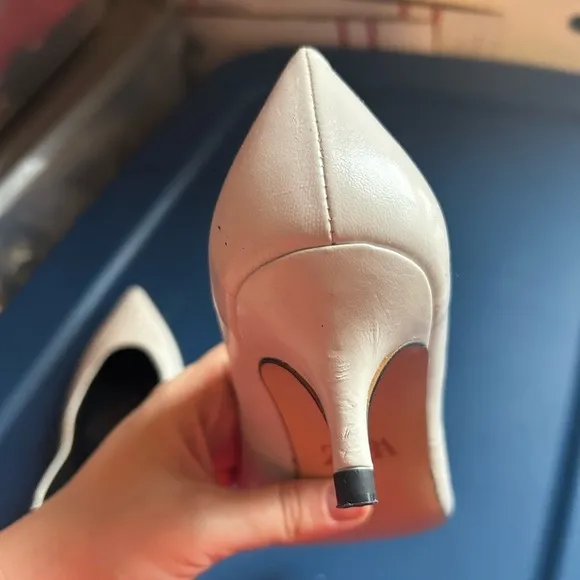 Zara Women's Beige Pointed Toe Shoes