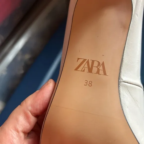 Zara Women's Beige Pointed Toe Shoes