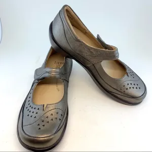 Ziera NIB Pale Bronze Gianna Mary Janes 37 WIDE